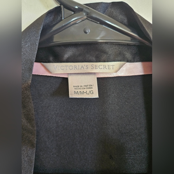 Victoria's Secret Black Satin Robe with short sleeves sexy lingerie size M / L - Picture 2 of 5